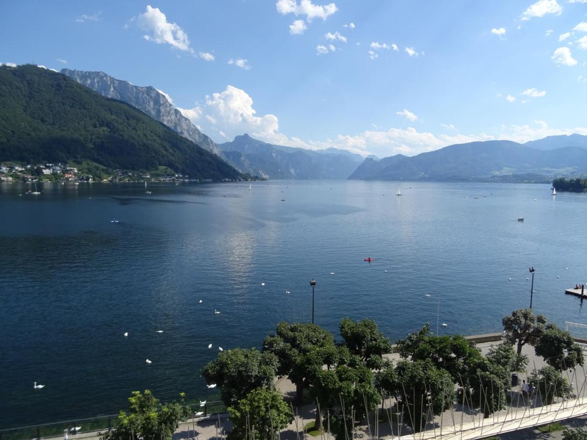Fantastic Lake And Mountain View, First Row Lakeside Gmunden Exteriér fotografie