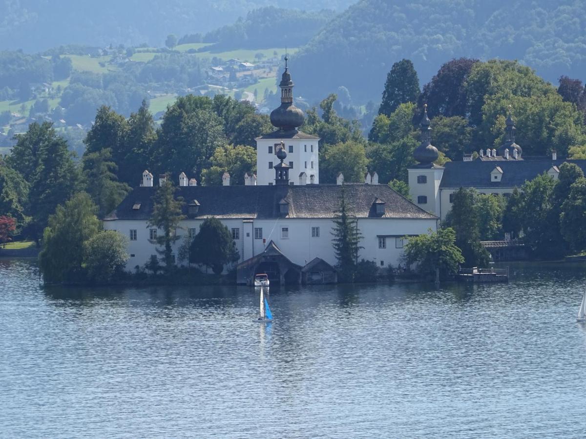 Fantastic Lake And Mountain View, First Row Lakeside Gmunden Exteriér fotografie